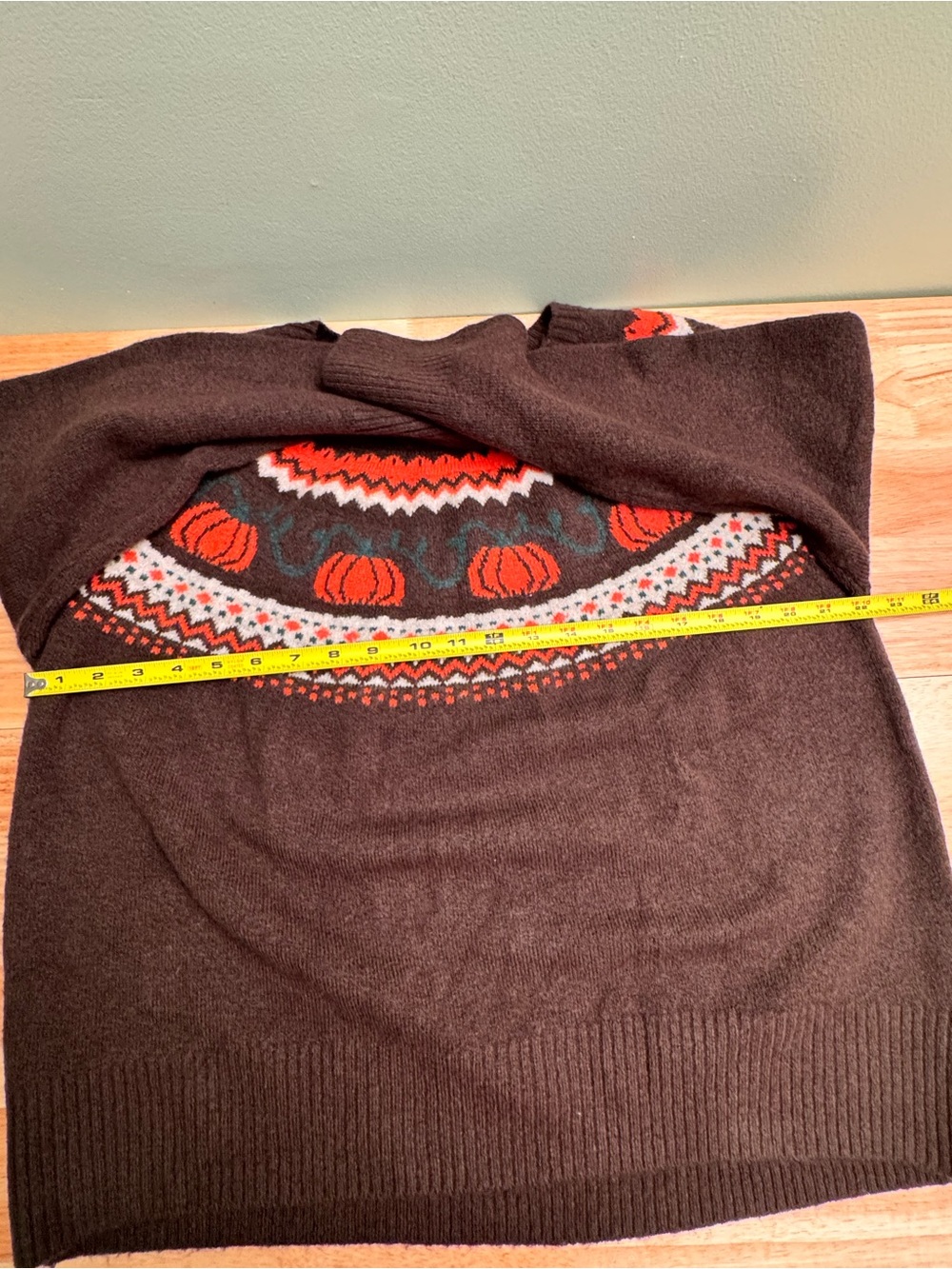 Women’s Vince Camuto fair isle pumpkin sweater fall Halloween
Size large - Picture 5 of 9